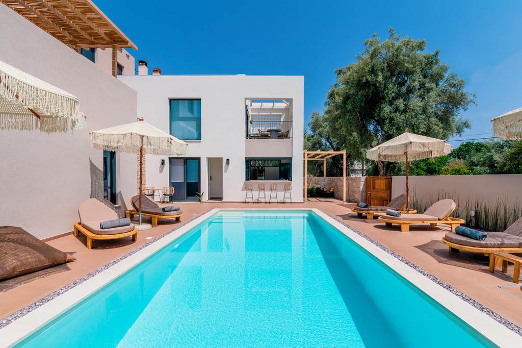 13 Keys Luxury Suites