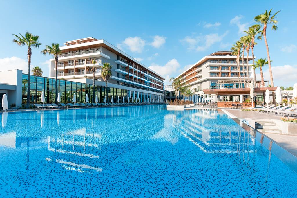 Acanthus Cennet Barut Collection