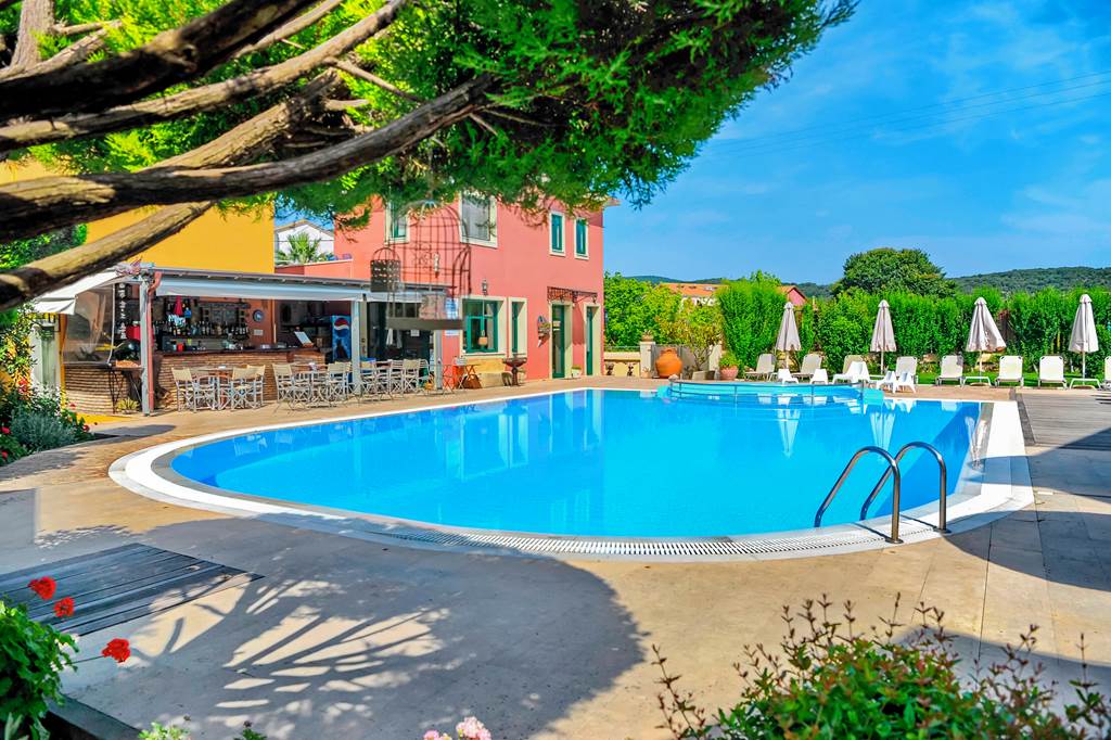 Alkyon Apartments & Villas