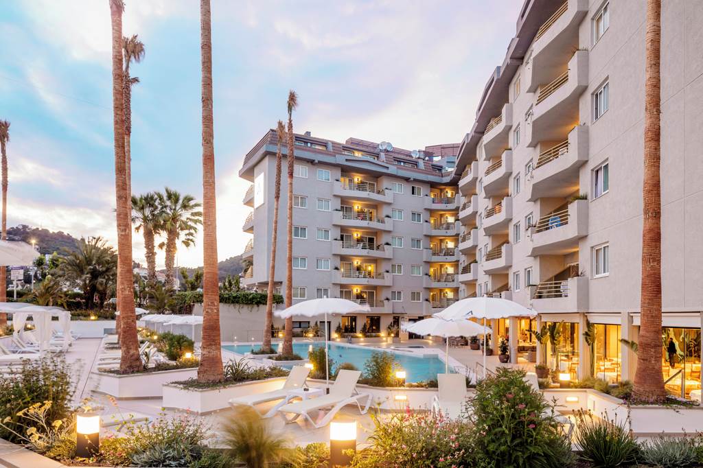 AQUA Hotel The Breeze & Spa formerly AQUA Hotel Montagut