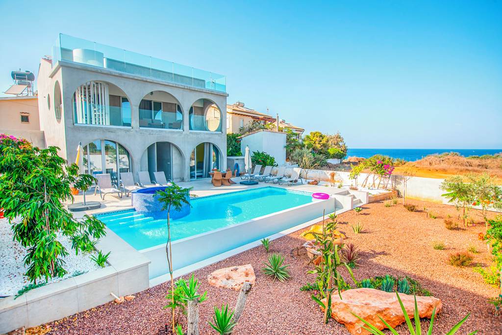 Art House By The Sea Villa