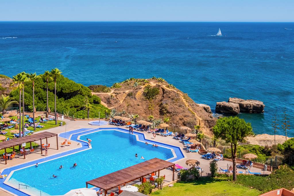 Auramar Beach Resort