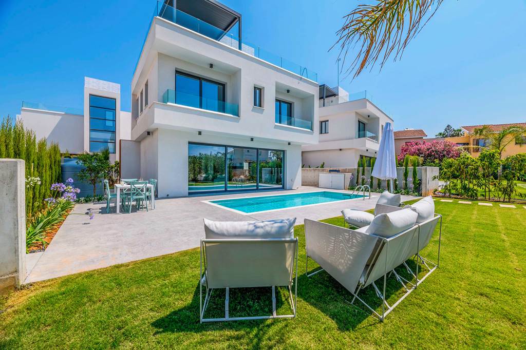 By The Beach - Blue Topaz Villa