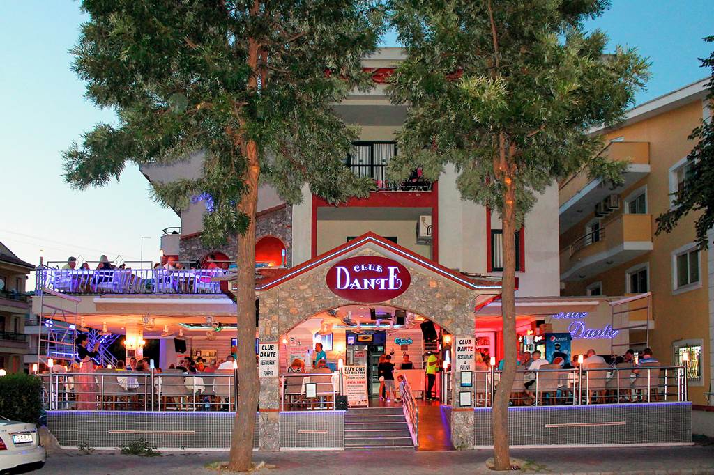 Club Dante Apartments