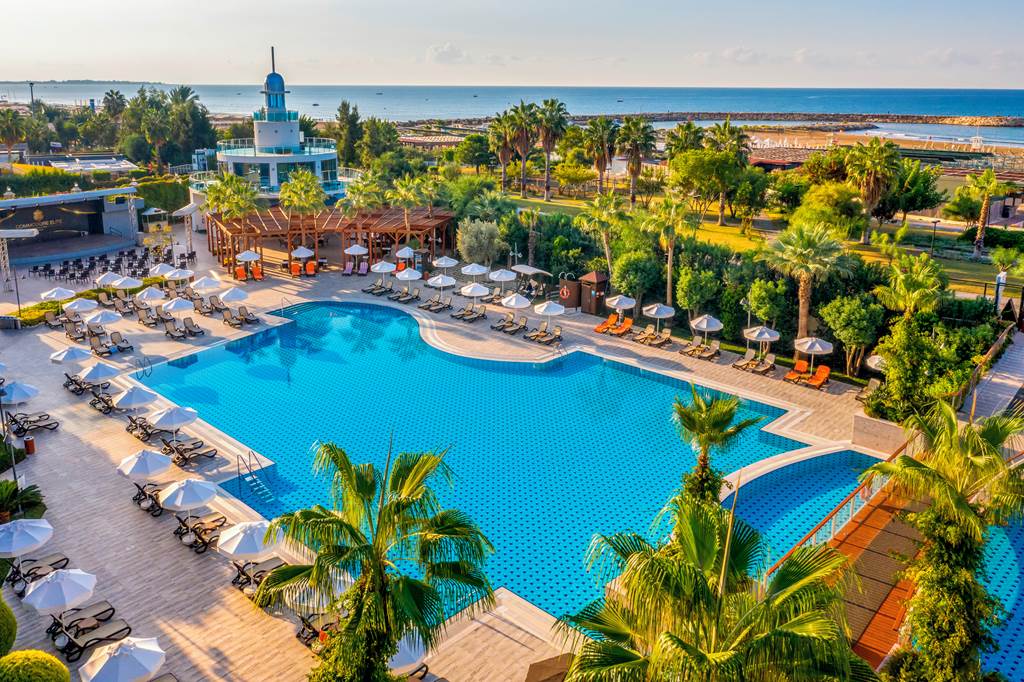 Commodore Elite Suites & Spa