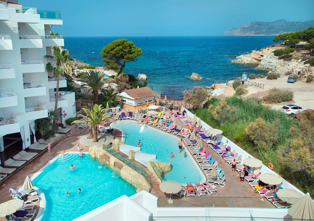 FERGUS Style Cala Blanca Suites