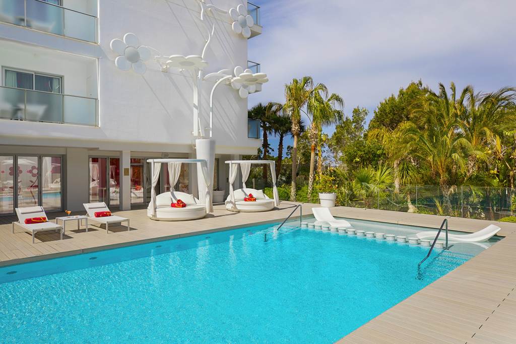 Five Flowers Hotel & Spa