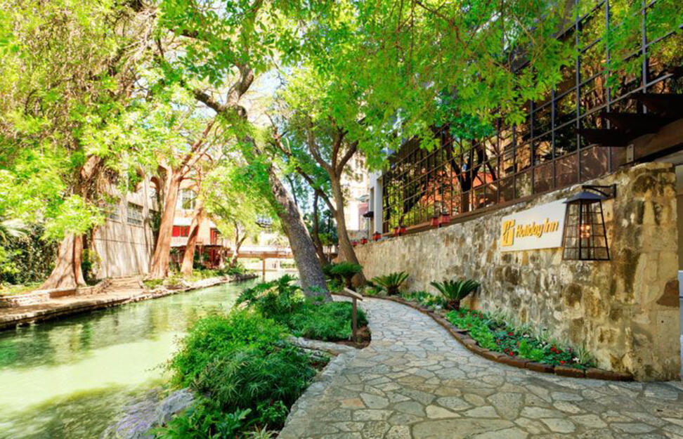 Holiday Inn Riverwalk