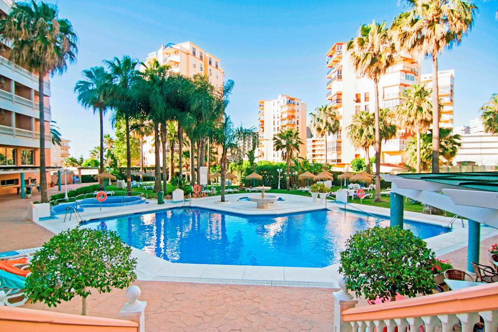 Hotel Parasol by Dorobe