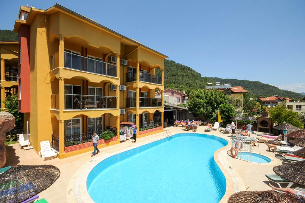 Kleopatra Apartments