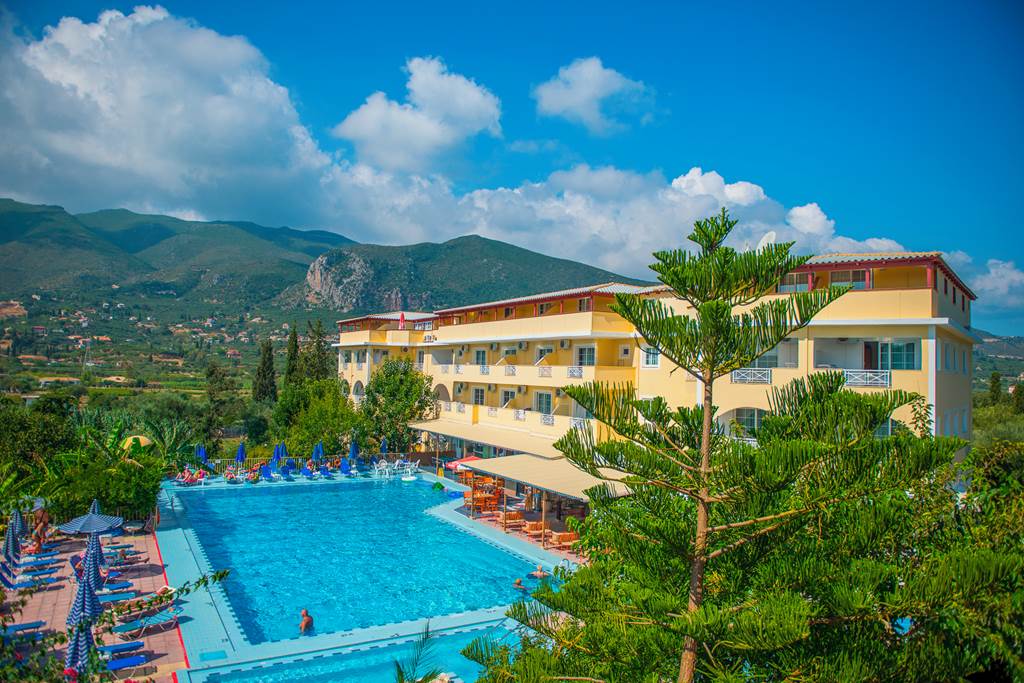 Koukounaria Hotel & Suites