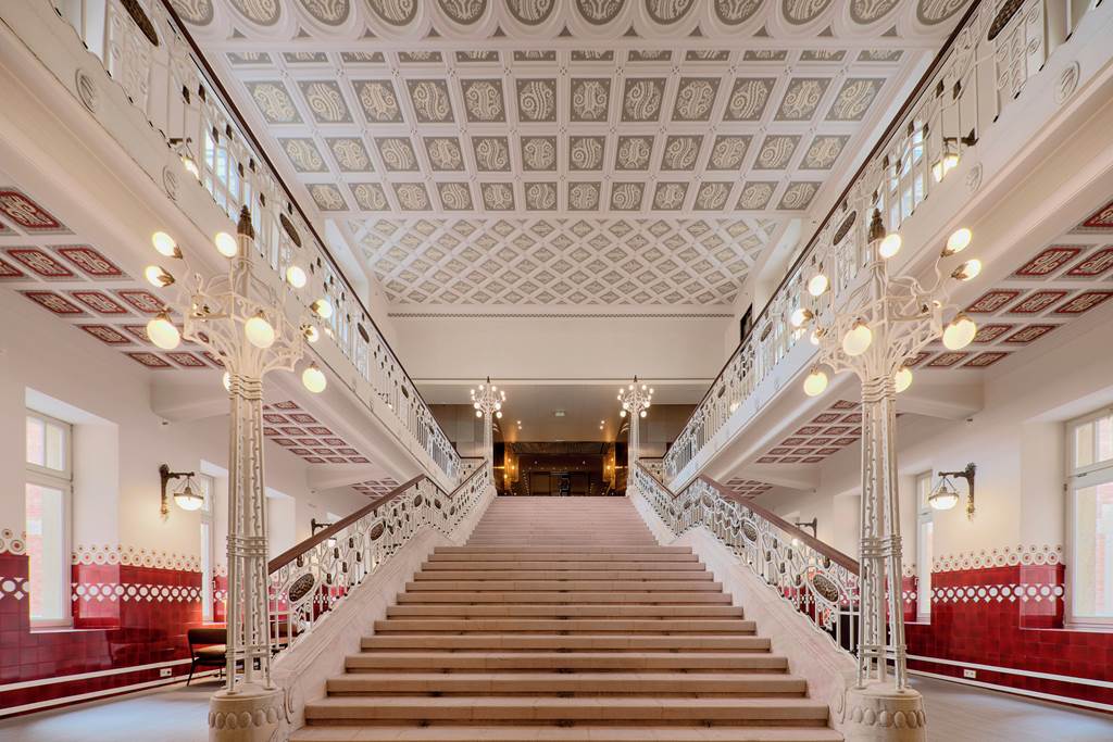 Kozmo Hotel Suites & Spa