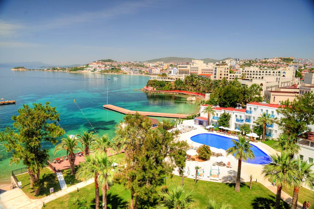 Le Bleu Hotel & Resort