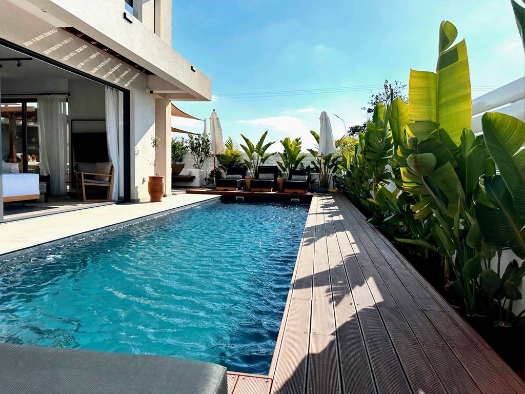 Louis Lora Pearl Villa