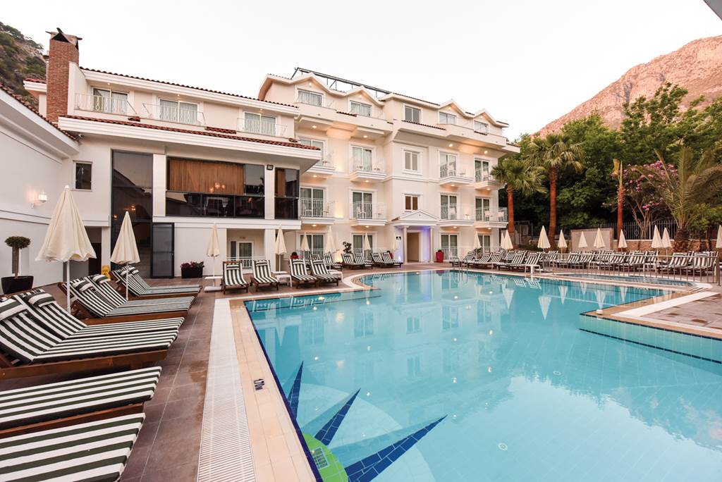 Montebello Deluxe Hotel