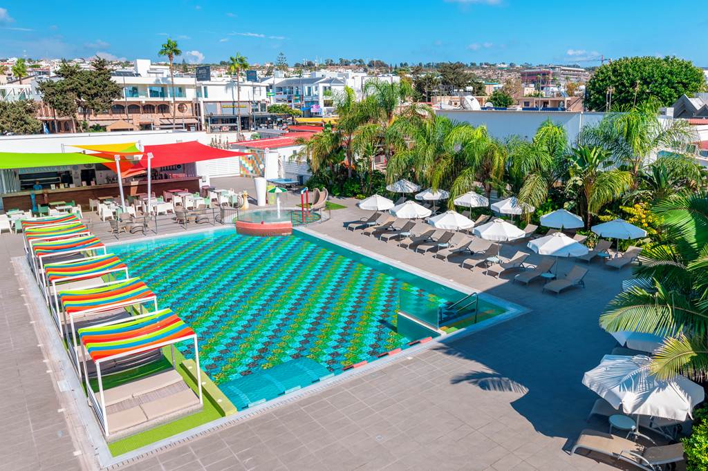 Nicholas Color Hotel