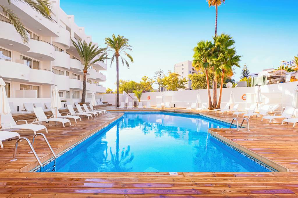 Palmanova Beach by TRH