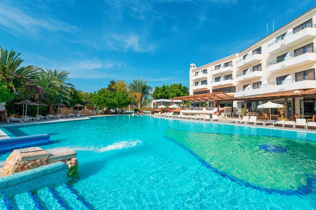 Paphos Gardens Hotel & Apartments