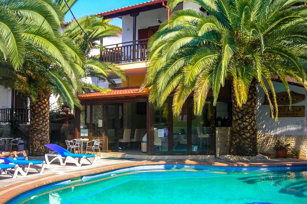 Pella House Studios & Apartments