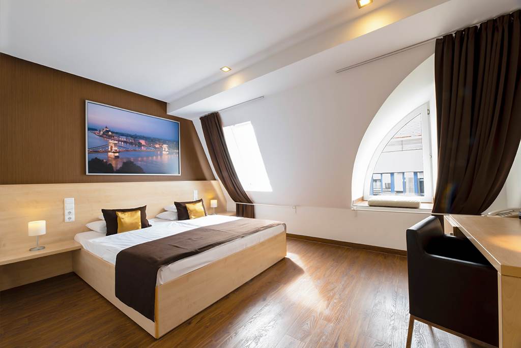 Promenade City Hotel