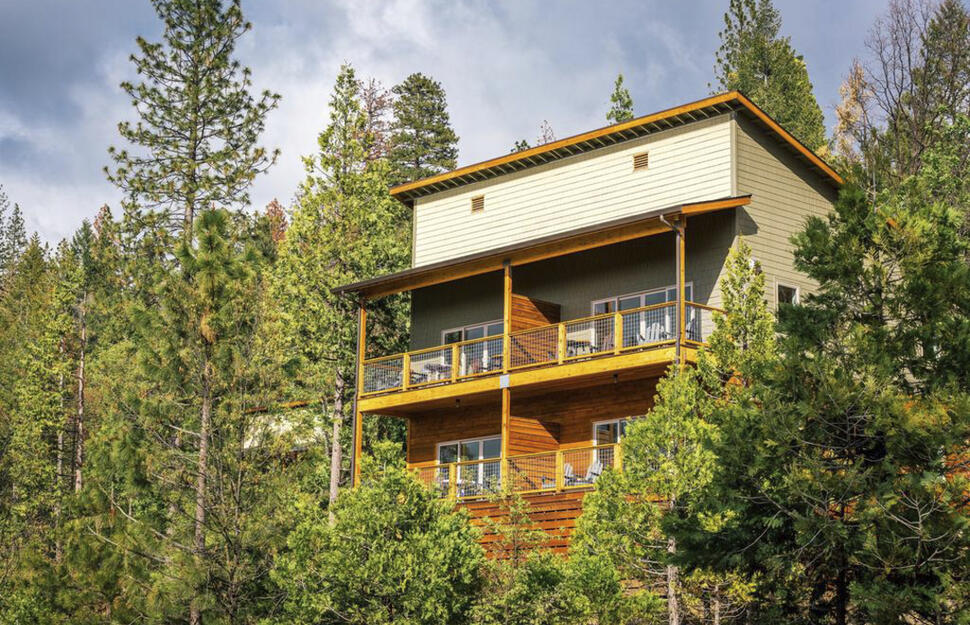 Rush Creek Lodge at Yosemite