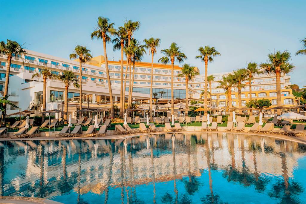 St George Beach Hotel & Spa Resort