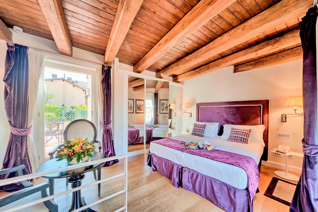 Trevi Palace Luxury Inn