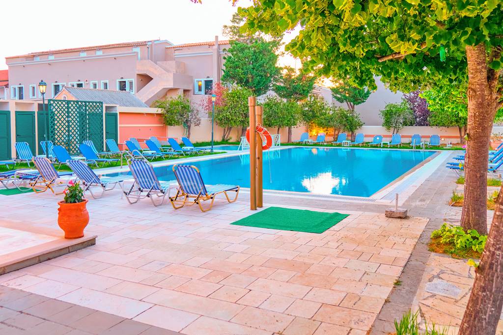 Trivizas Hotel & Apartments