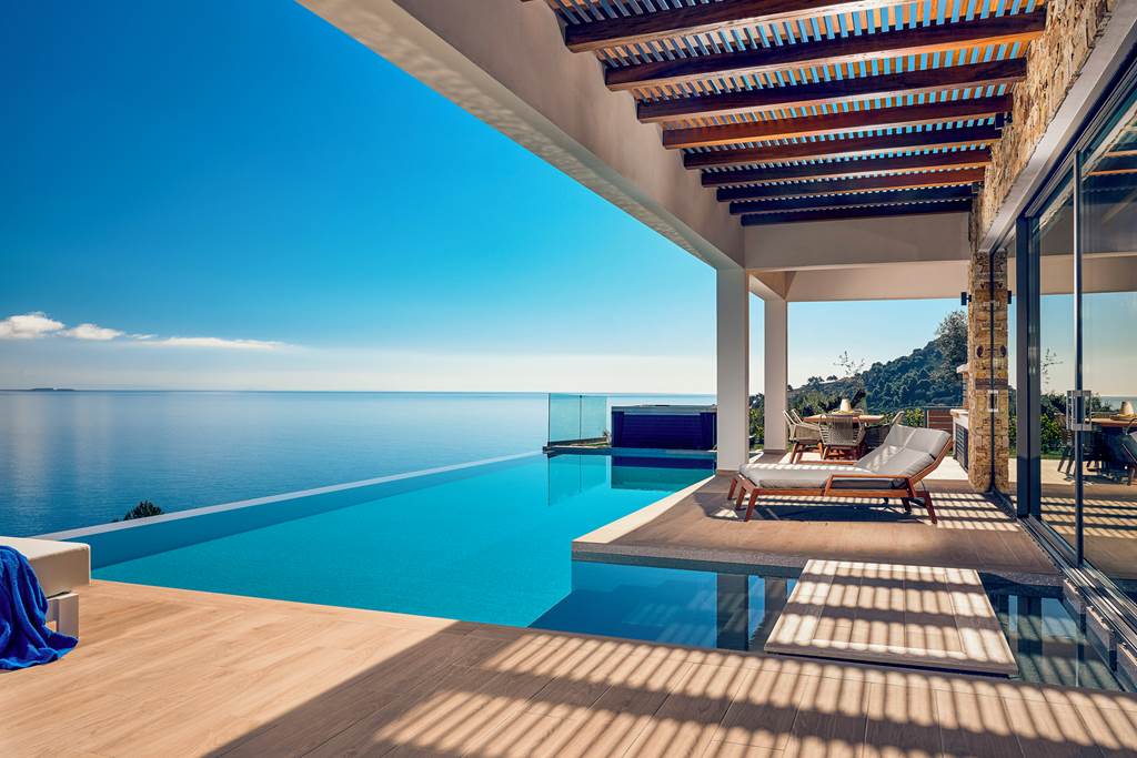 Villa Alkyonides Plumage