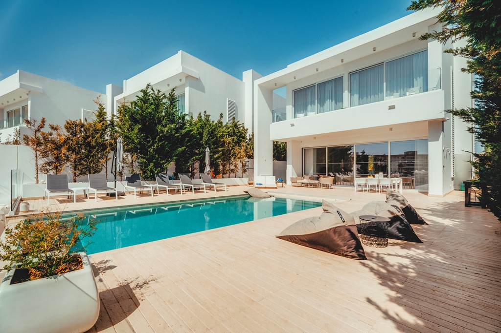 Villa Blue Waves 3 Beachfront