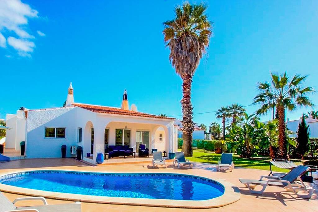 Villa Floresta 16 Centeanes