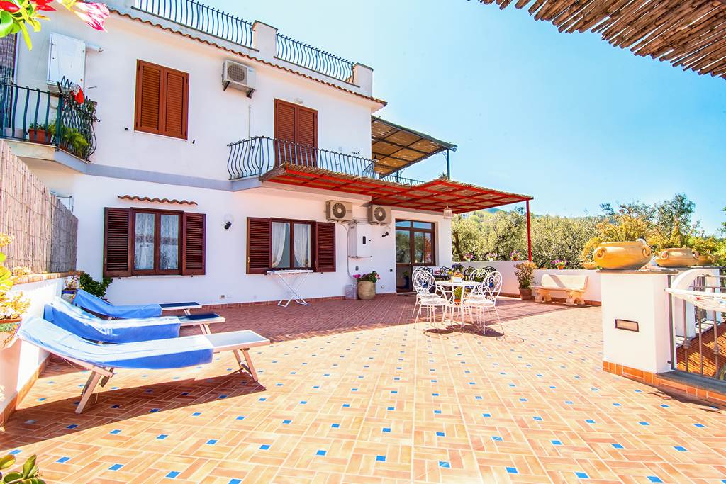 Villa Hillside Retreat