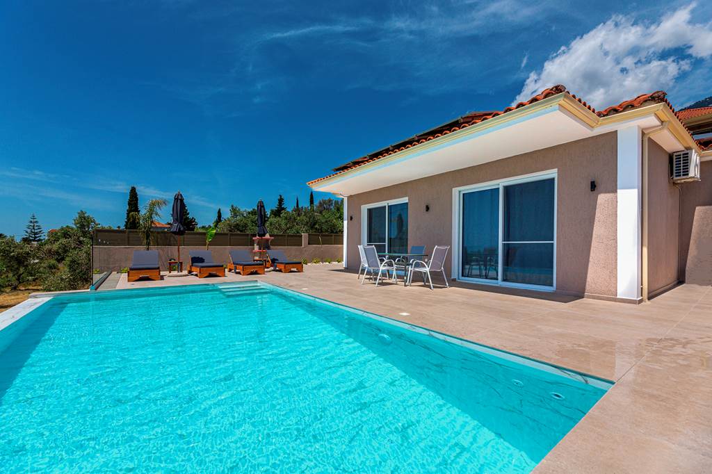 Villa Lourdas Sunshine