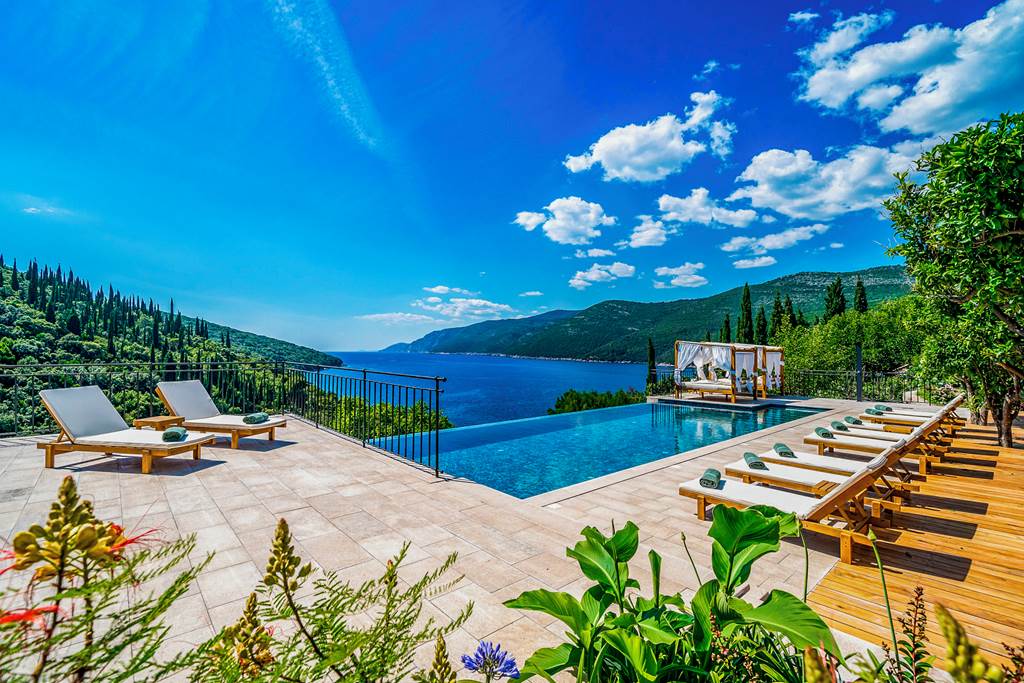 Villa Scattered Pebbles