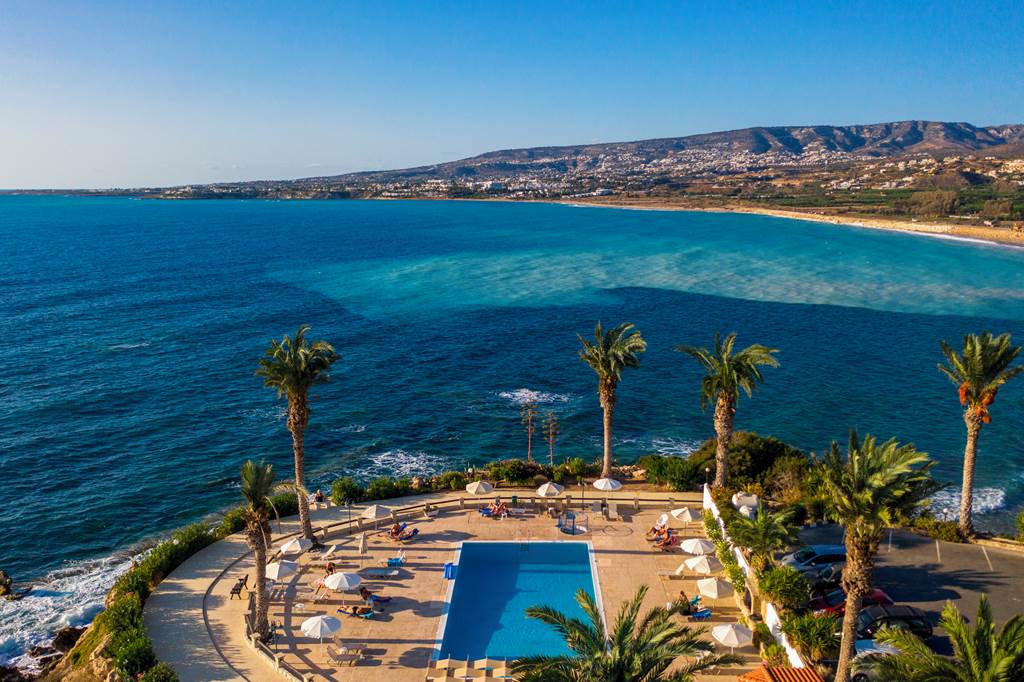 Vrachia Beach Hotel & Suites